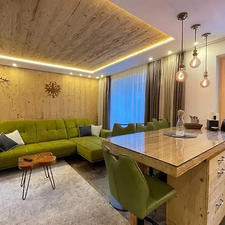 Quality Hosts Arlberg - Alptyrol Apartman *