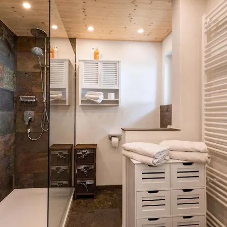 Quality Hosts Arlberg - Alptyrol Appartement *